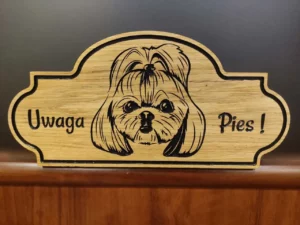 tabliczka drewniana uwaga pies
