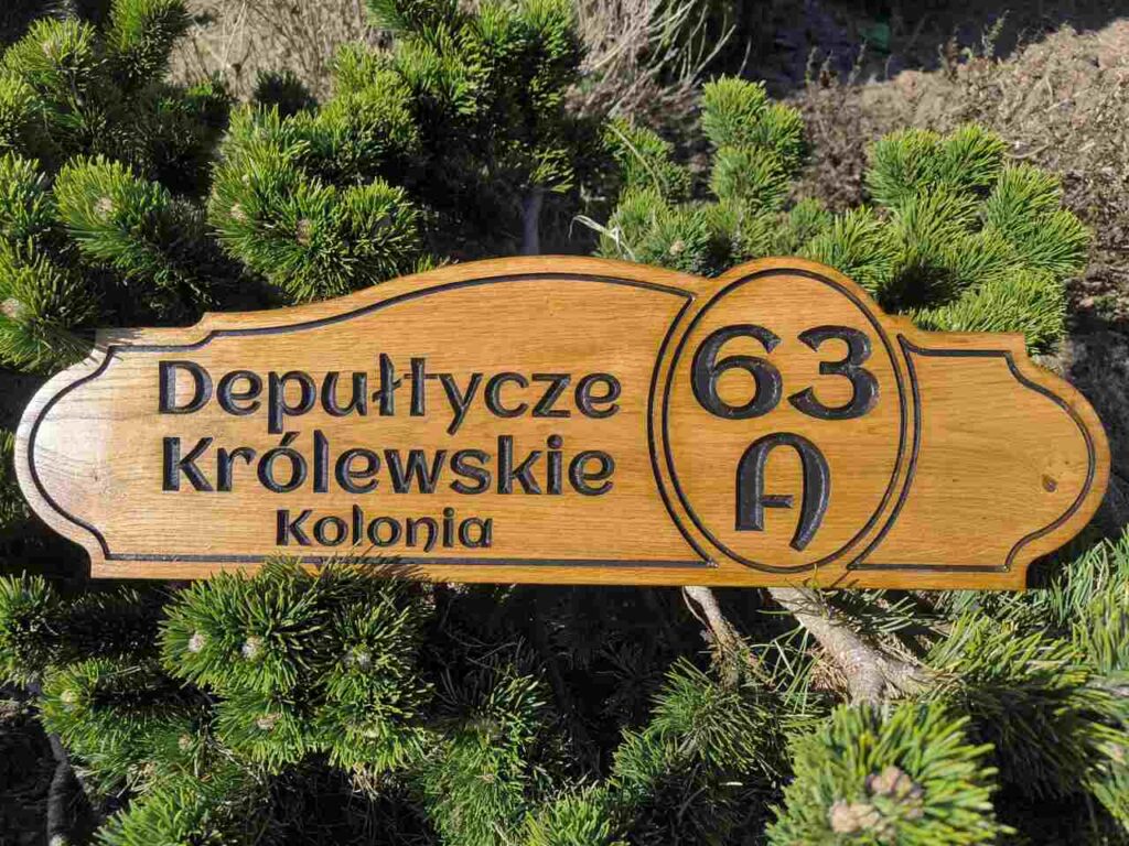rustykalna tablica adresowa malowana
