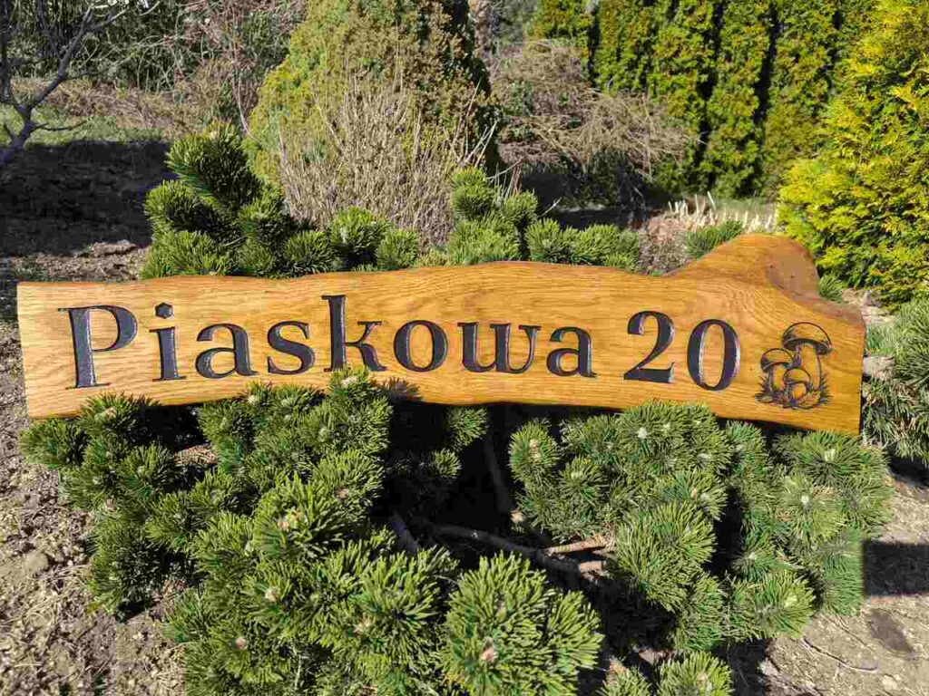 tablica na elewacje piaskowa 20